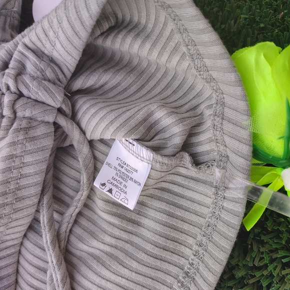 Buckle Gray Ruched Top - Picture 3 of 4